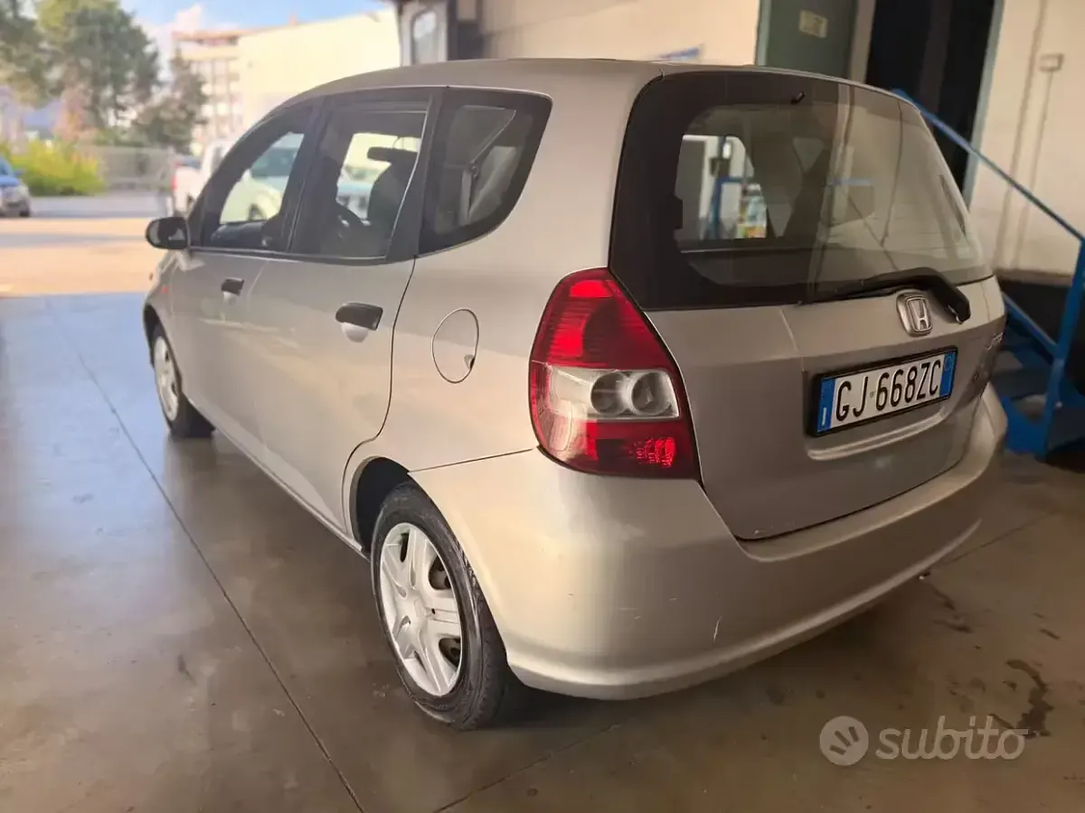 Usata Honda Jazz S 78 CV (57 kW) 2005 Grigio Utilitaria