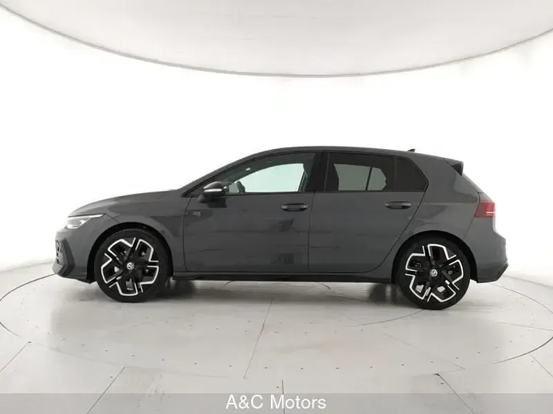 Nuova VW Golf VIII R-line 116 CV (85 kW) 2026 Grigio Utilitaria