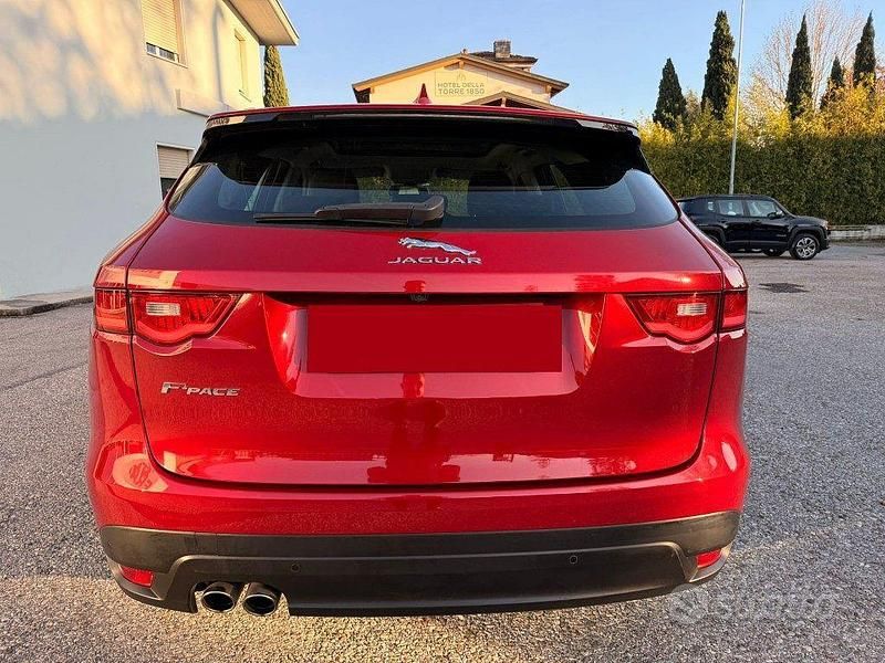 Begagnad Jaguar F-Pace Portfolio 180 HK (132 kW) 2018 Röd SUV