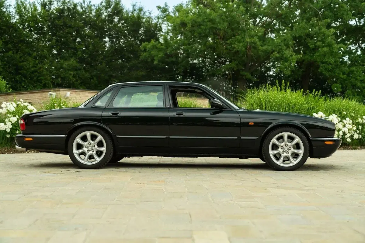 Usata Jaguar XJR 363 CV (266 kW) 2000 Nero Berlina