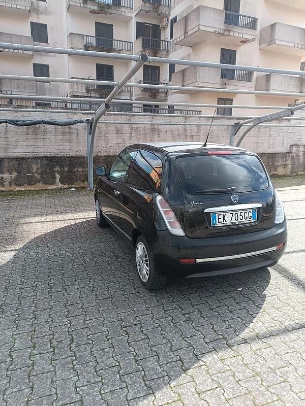 Usata Lancia Ypsilon 75 CV (55 kW) 2011 Nero Utilitaria