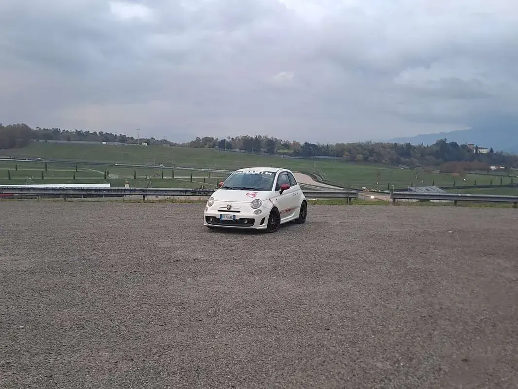 Usata Abarth 500 135 CV (99 kW) 2008 Bianco Utilitaria