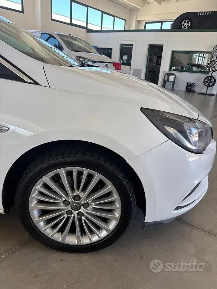 Usata Opel Astra 136 CV (100 kW) 2017 Bianco Berlina