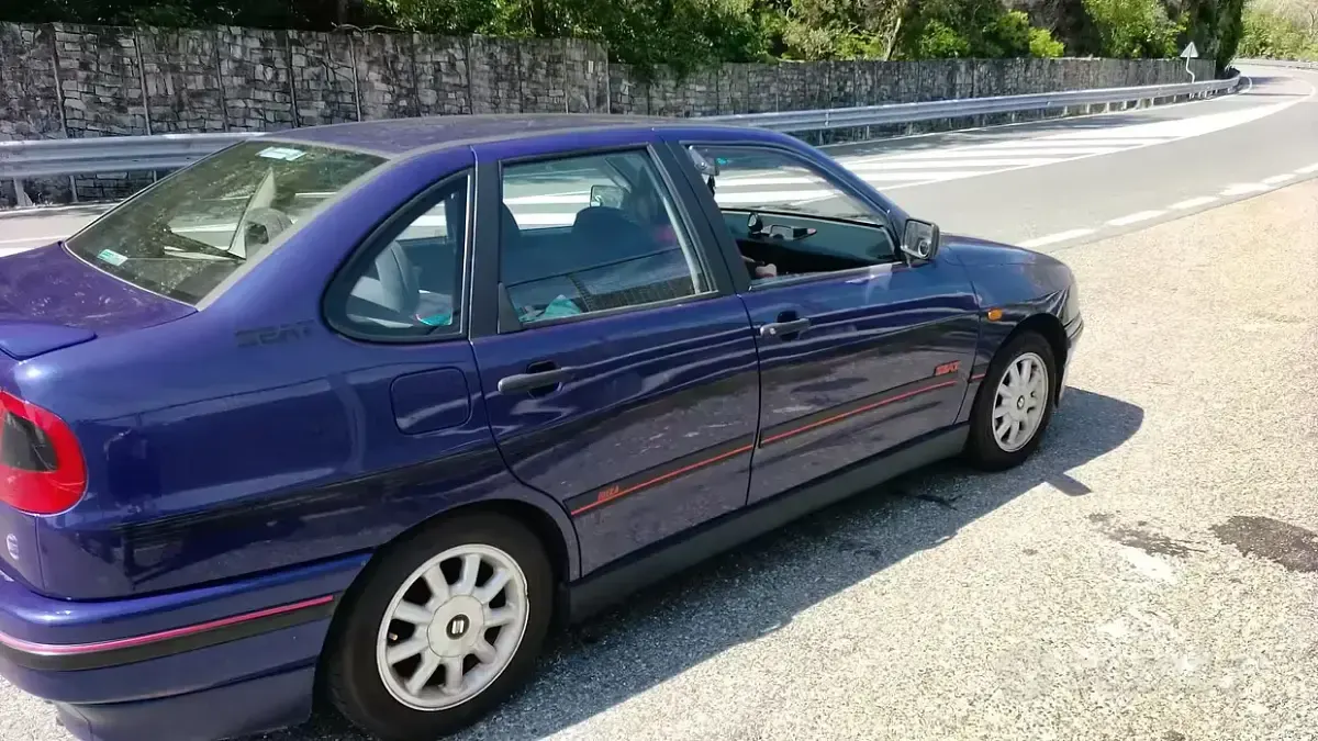 Usata Seat Cordoba 75 CV (55 kW) 1994 Blu Berlina