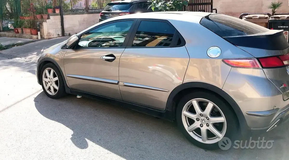 Usata Honda Civic 140 CV (102 kW) 2010 Berlina