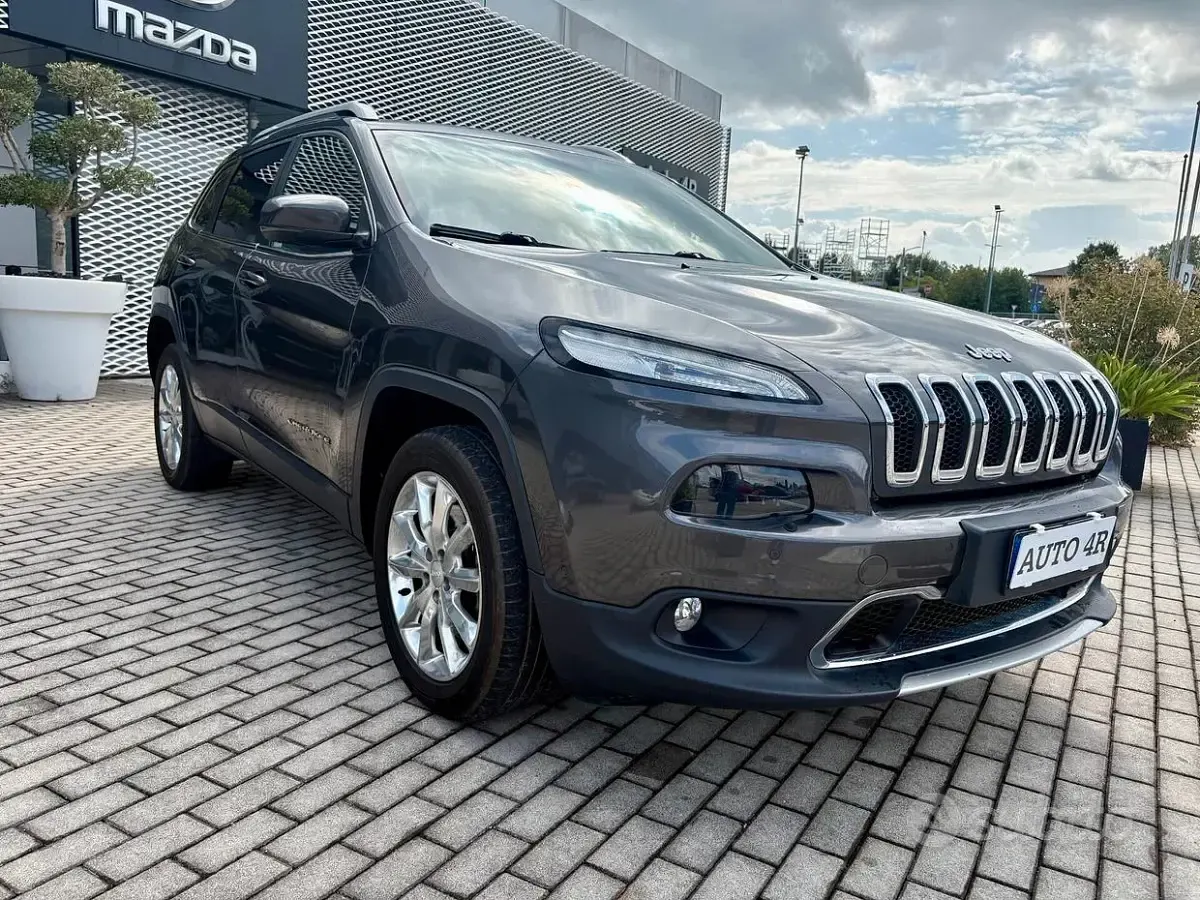 Usata Jeep Cherokee Limited 200 CV (147 kW) 2017 Grigio SUV