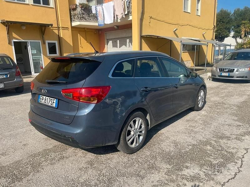 Usata Kia Ceed Sportswagon 110 CV (80 kW) 2013 Blu Station wagon