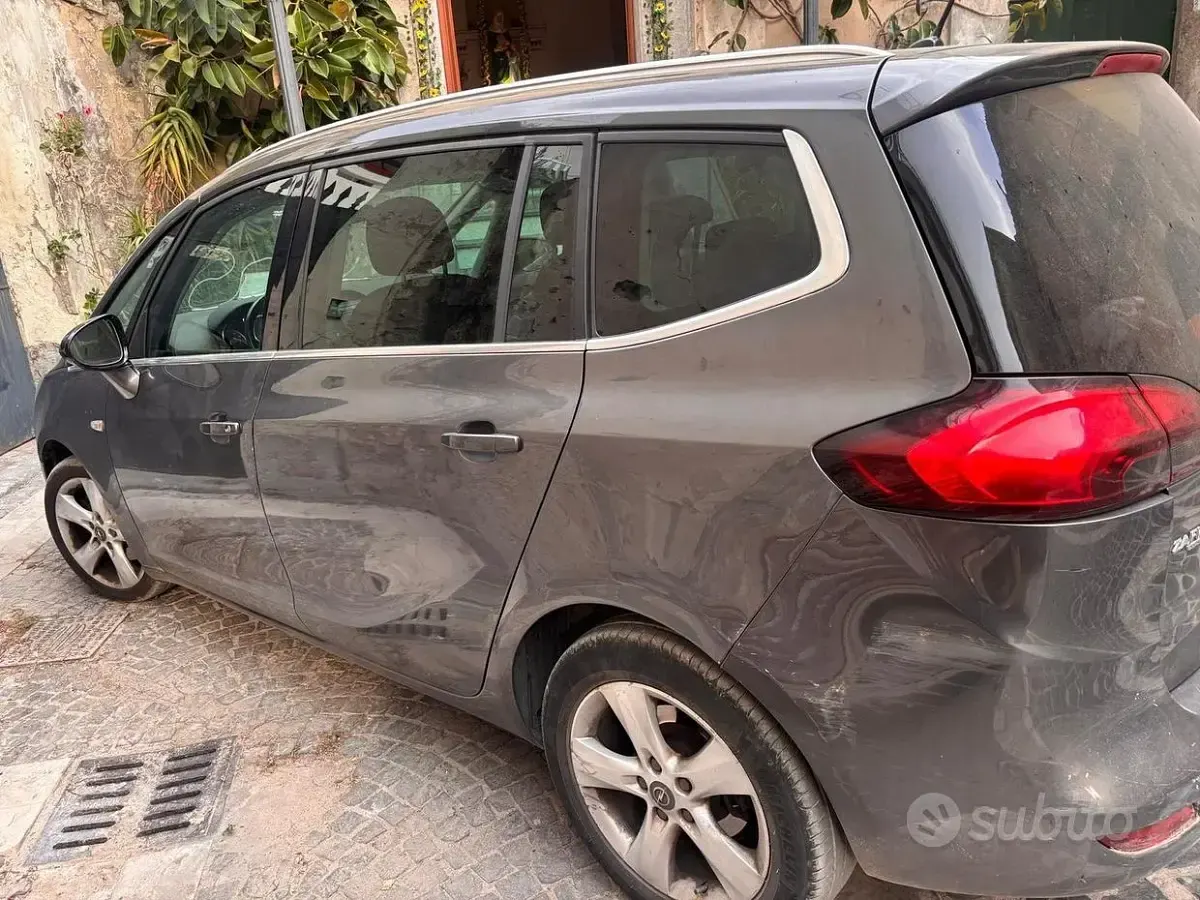 Usata Opel Zafira Tourer 150 CV (110 kW) 2012 Grigio Monovolume