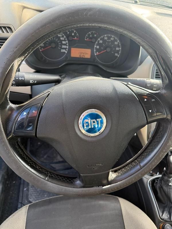 Usata Fiat Punto 69 CV (50 kW) 2006 Argento Utilitaria