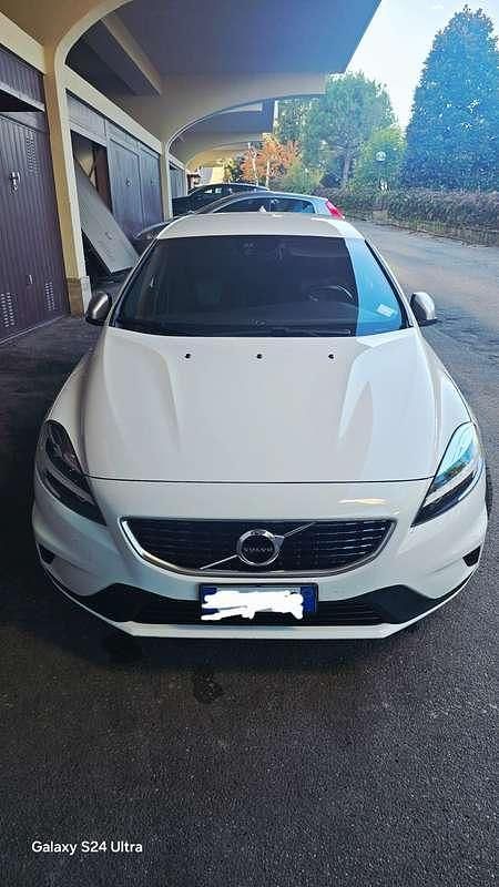 Usata Volvo V40 R-Design Kinetic 120 CV (88 kW) 2017 Bianco Station wagon