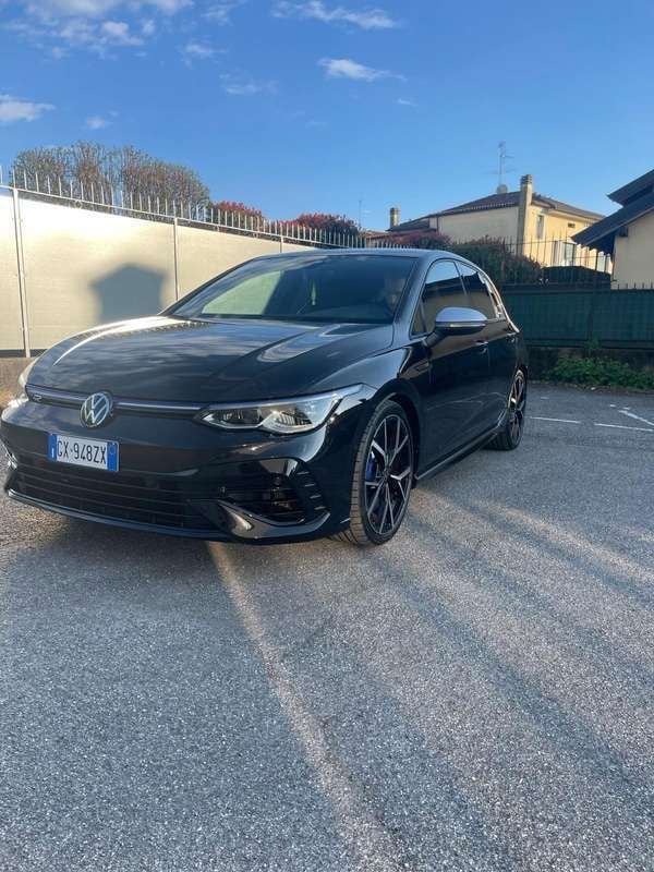 Usata VW Golf VIII R 333 CV (244 kW) 2023 Nero Utilitaria