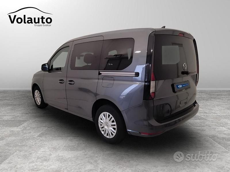 Usata VW Caddy Life 102 CV (75 kW) 2022 Grigio Monovolume