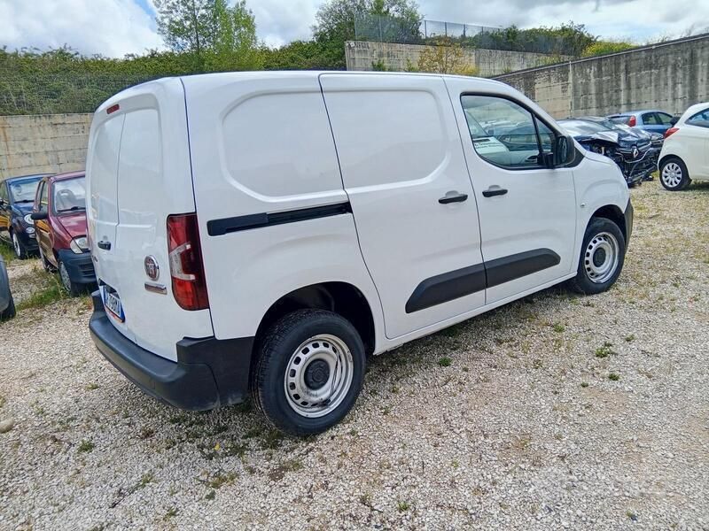 Usata 2023 Fiat Doblò Monovolume | 12.500 € (Super prezzo) - Immagine 1/4