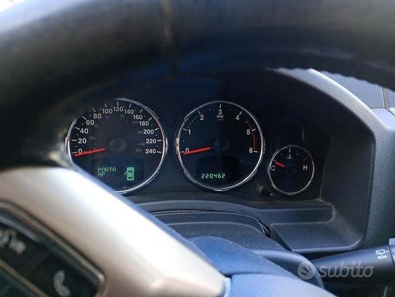 Usata Jeep Cherokee 200 CV (147 kW) 2011 Nero SUV