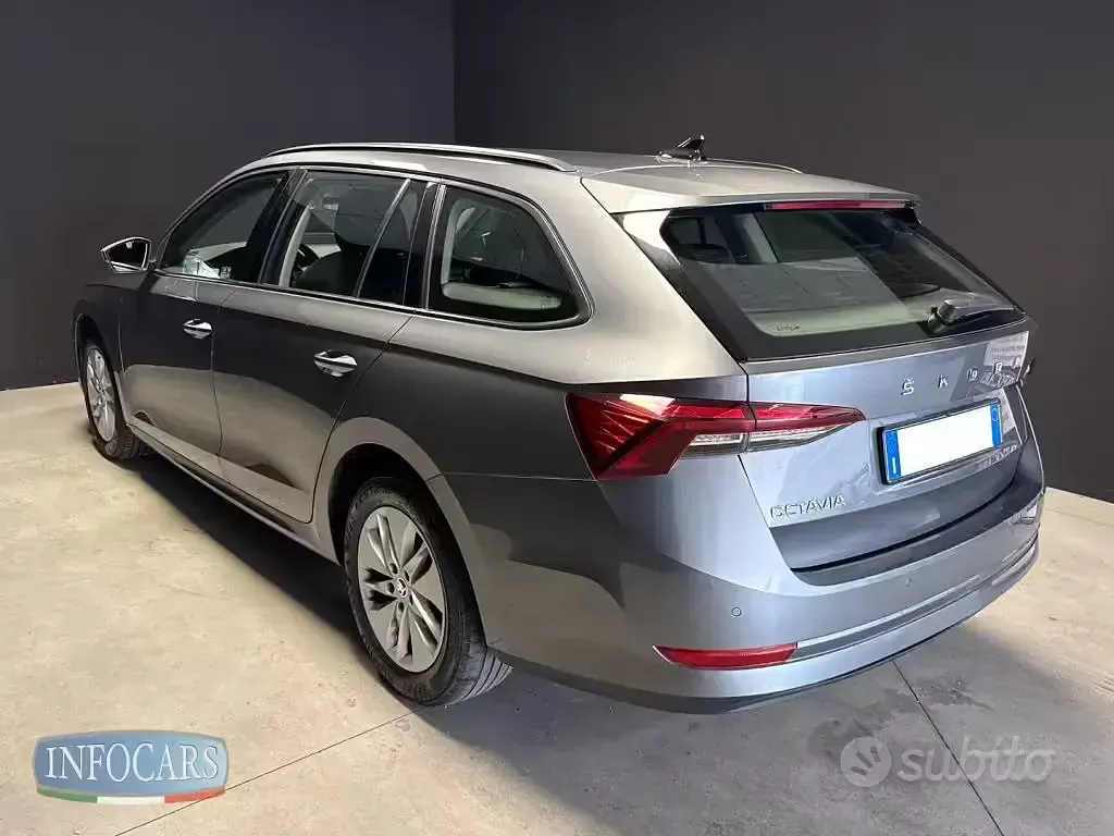 Usata Skoda Octavia Ambition 116 CV (85 kW) 2023 Grigio metallizzato Station wagon
