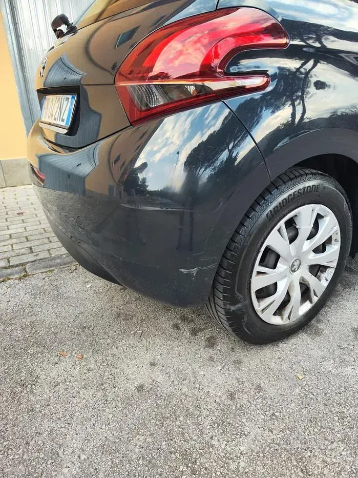 Usata Peugeot 208 82 CV (60 kW) 2018 Blu Utilitaria