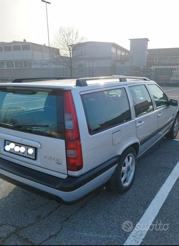 Usata Volvo V70 226 CV (166 kW) 1998 Grigio Station wagon