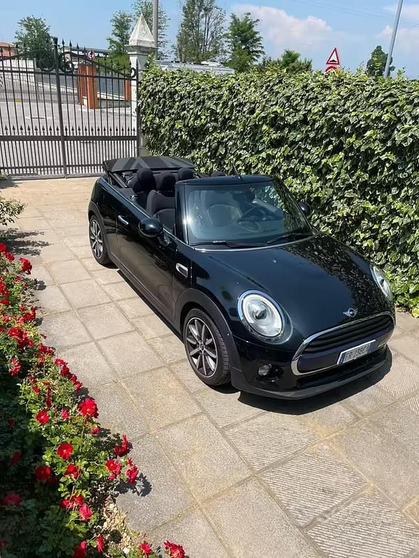 Usata Mini Cooper D Cabriolet 116 CV (85 kW) 2018 Nero Cabrio