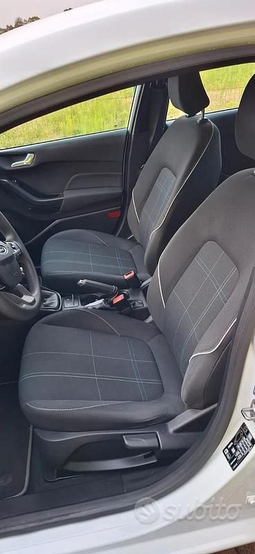 Usata Ford Fiesta 70 CV (51 kW) 2017 Bianco Berlina