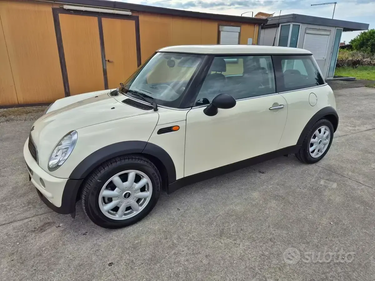 Usata Mini ONE 90 CV (66 kW) 2003 Utilitaria