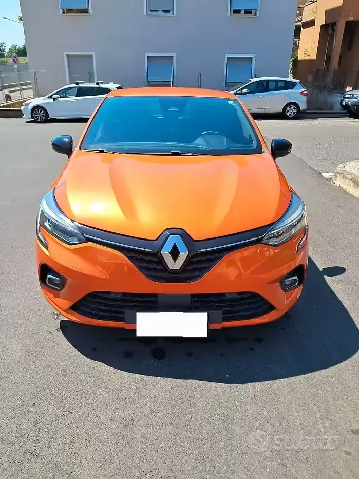 Usata Renault Clio V Intens 101 CV (74 kW) 2020 Arancione Berlina
