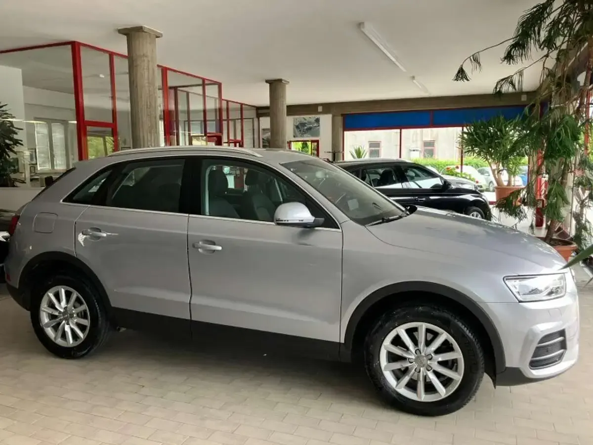 Usata Audi Q3 Business 150 CV (110 kW) 2015 Argento metallizzato SUV