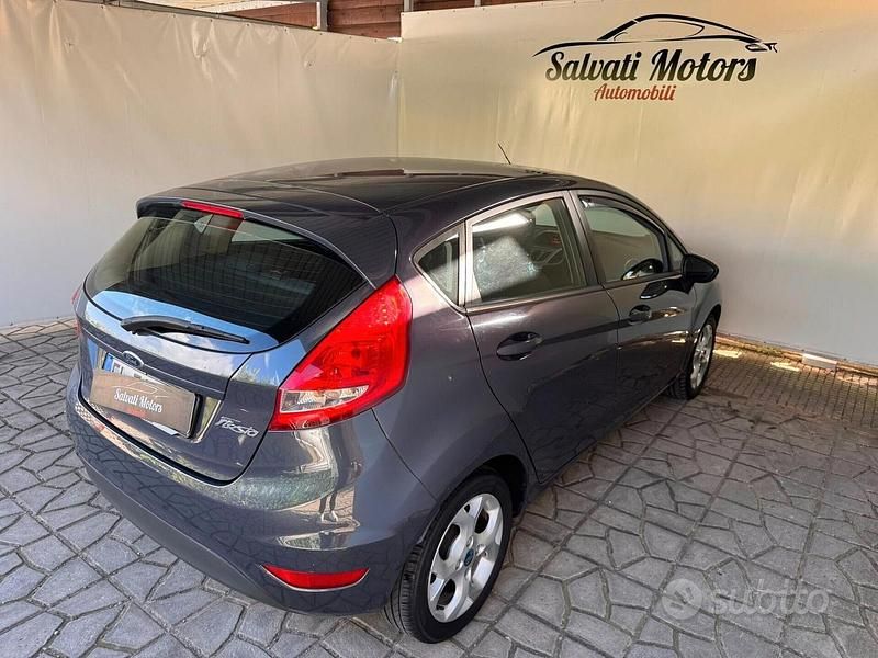 Usata Ford Fiesta Business Edition 70 CV (51 kW) 2012 Grigio Berlina