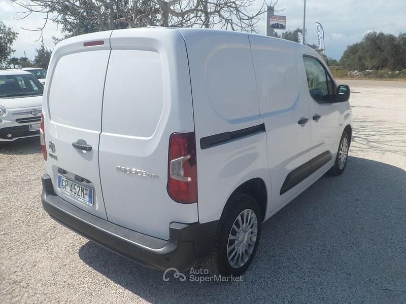 Usata Toyota Proace 101 CV (74 kW) 2024 Bianco Monovolume