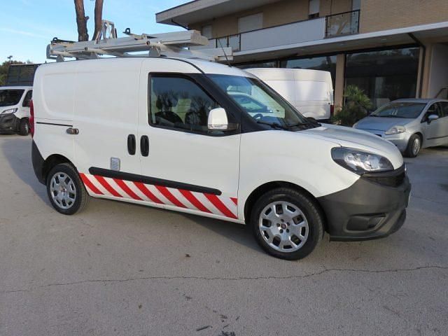 Usata Fiat Doblò 120 CV (88 kW) 2020 Bianco Monovolume