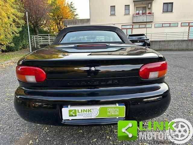 Usata Chrysler Stratus 133 CV (97 kW) 2000 Nero metallizzato Cabrio