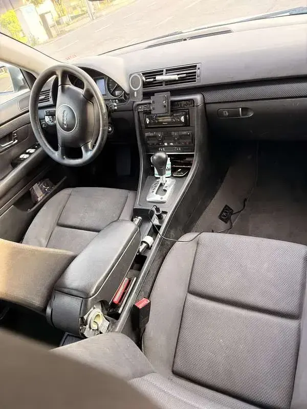 Usata Audi A4 Ambiente 131 CV (96 kW) 2002 Grigio Berlina