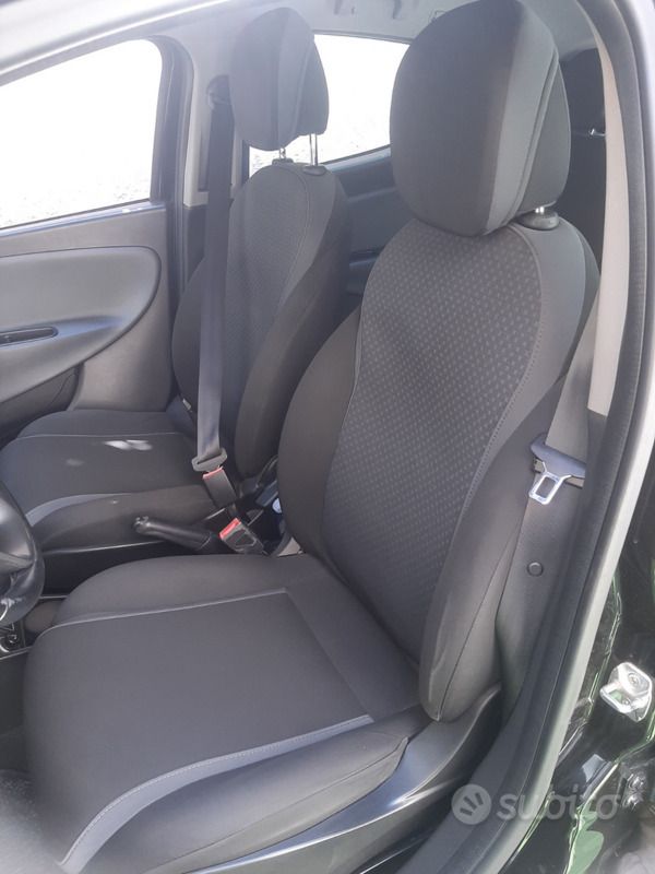 Usata Lancia Ypsilon 69 CV (50 kW) 2016 Nero Utilitaria