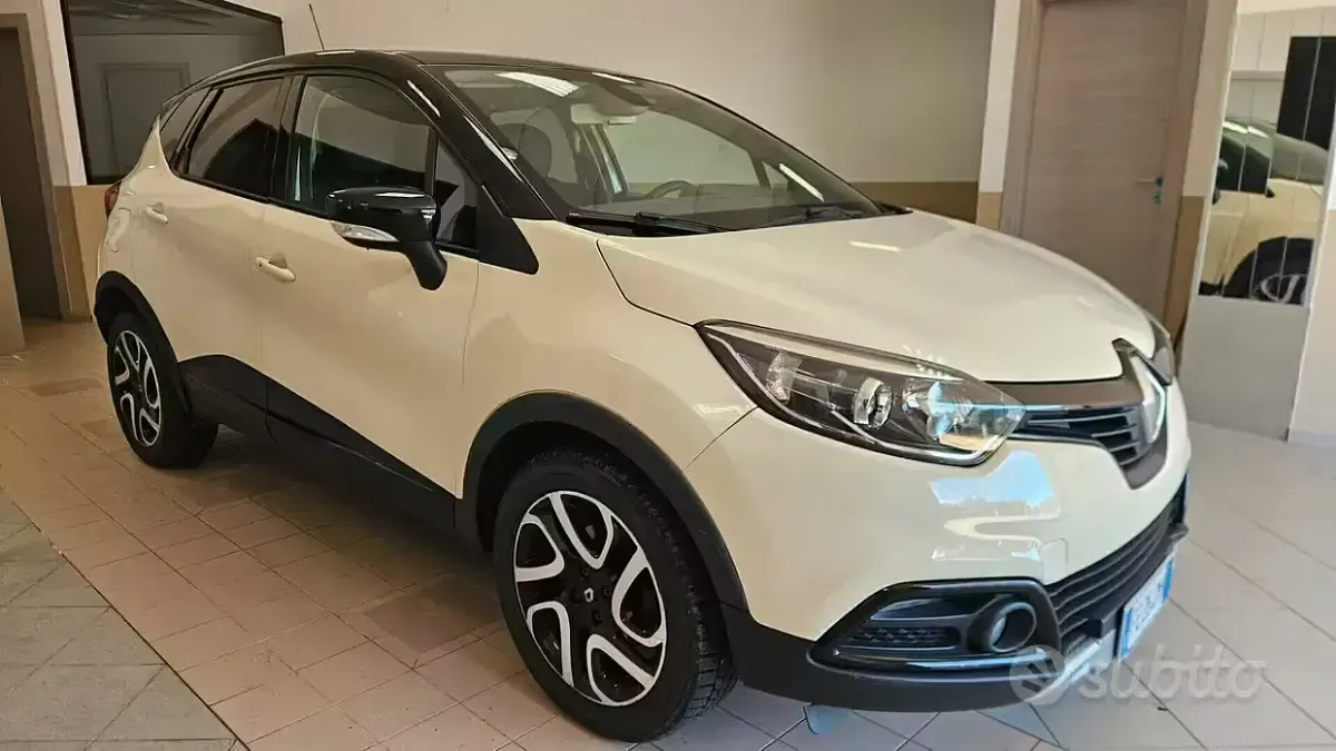 Usata Renault Captur Intens 90 CV (66 kW) 2016 Beige SUV