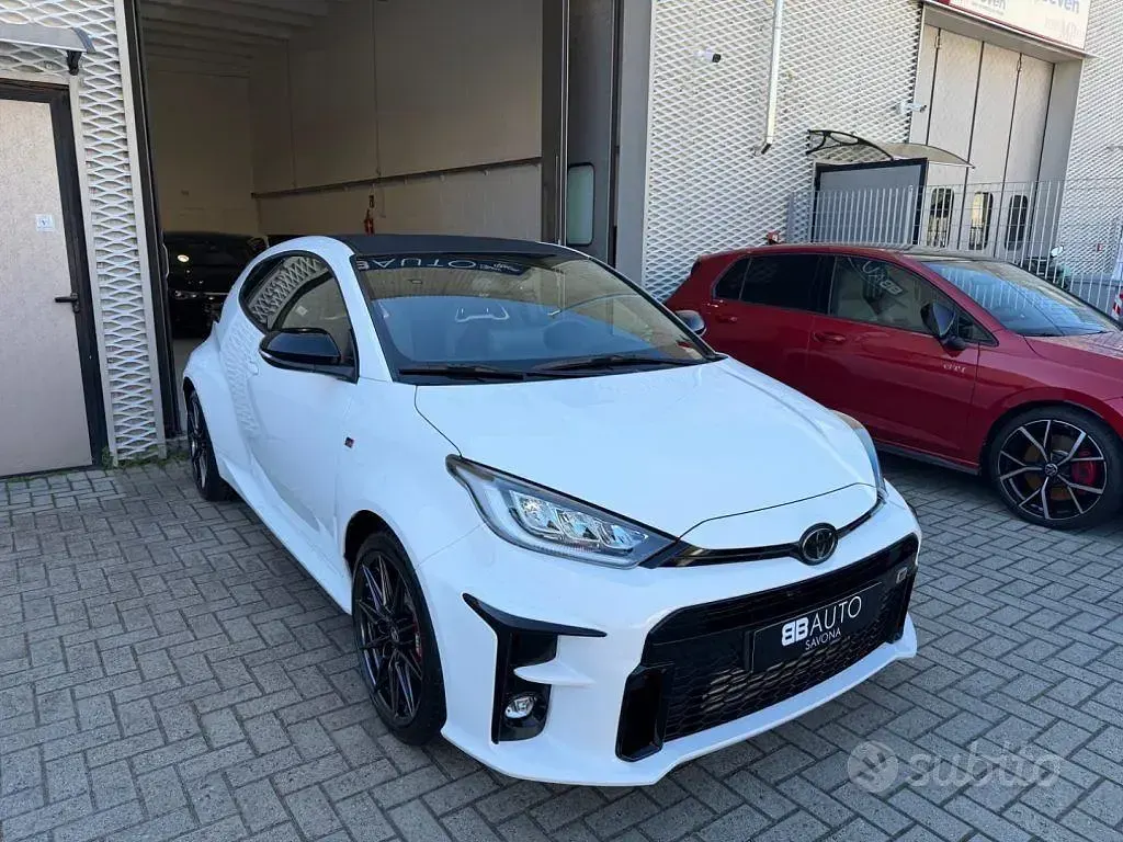 Second-hand Toyota Yaris 261 CP (191 kW) 2024 Alb Hatchback