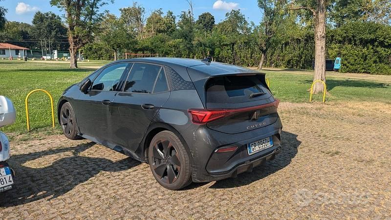 Usata Cupra Born 150 kW (204 CV) 2023 Nero Utilitaria