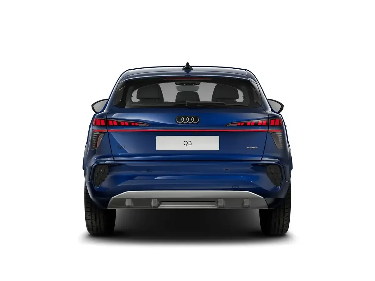 Nuova Audi Q3 Sportback Business 204 CV (150 kW) 2026 Blu navarra metallizzato SUV