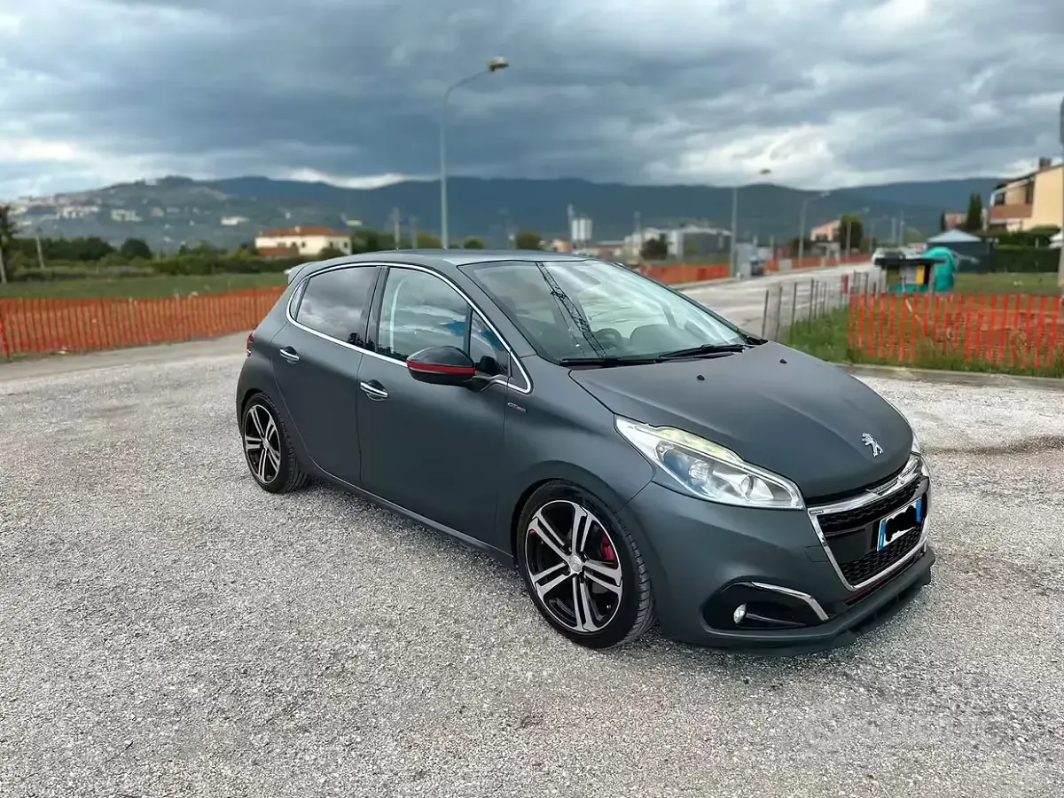 Usata Peugeot 208 GT-line 120 CV (88 kW) 2016 Grigio Utilitaria