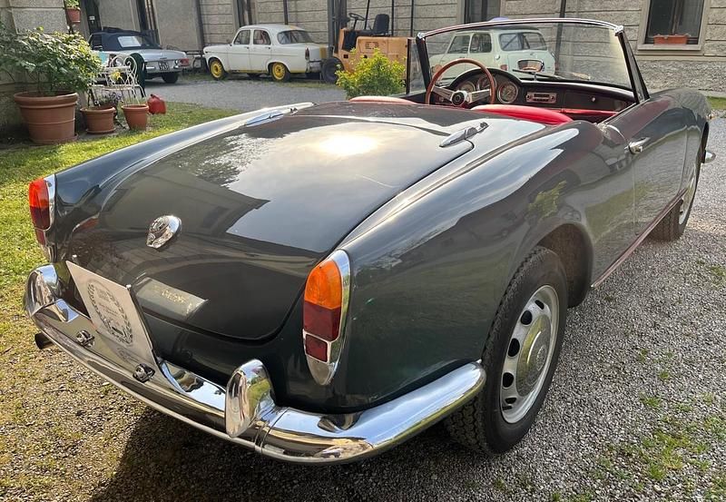 Usata Alfa Romeo Giulia Spider 122 CV (89 kW) 1963 Grigio Cabrio