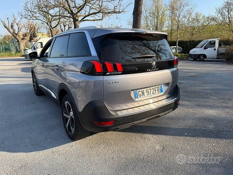 Usata Peugeot 5008 S 131 CV (96 kW) 2023 Grigio SUV