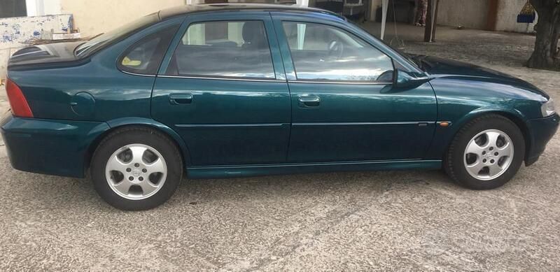 Usata Opel Vectra 101 CV (74 kW) 2000 Verde Berlina