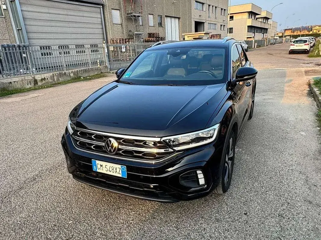 Usata VW T-Roc R-line 116 CV (85 kW) 2023 Nero SUV
