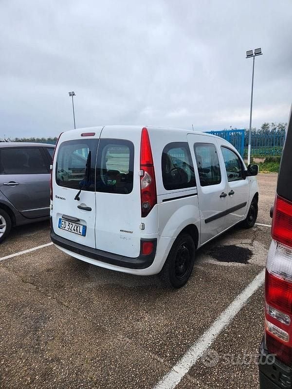 Usata Renault Kangoo 90 CV (66 kW) 2011 Bianco Monovolume