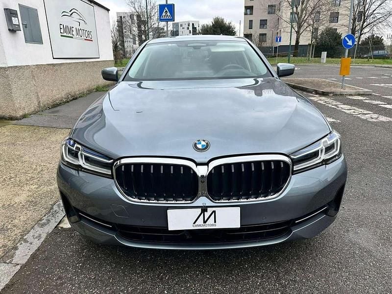 Usata BMW 545e M Sport 286 CV (210 kW) 2021 Bluestone metallic Berlina