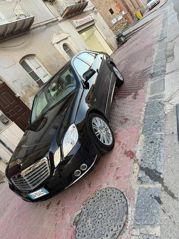 Usata Mercedes E350 211 CV (155 kW) 2009 Nero Berlina