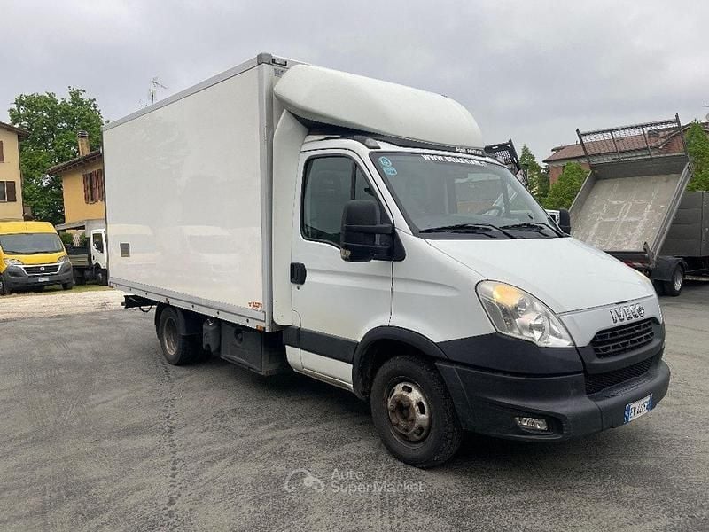 Usata Iveco Daily 150 CV (110 kW) 2014 Bianco Berlina