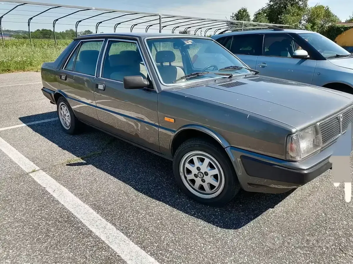 Usata Lancia Prisma 105 CV (77 kW) 1983 Grigio Berlina