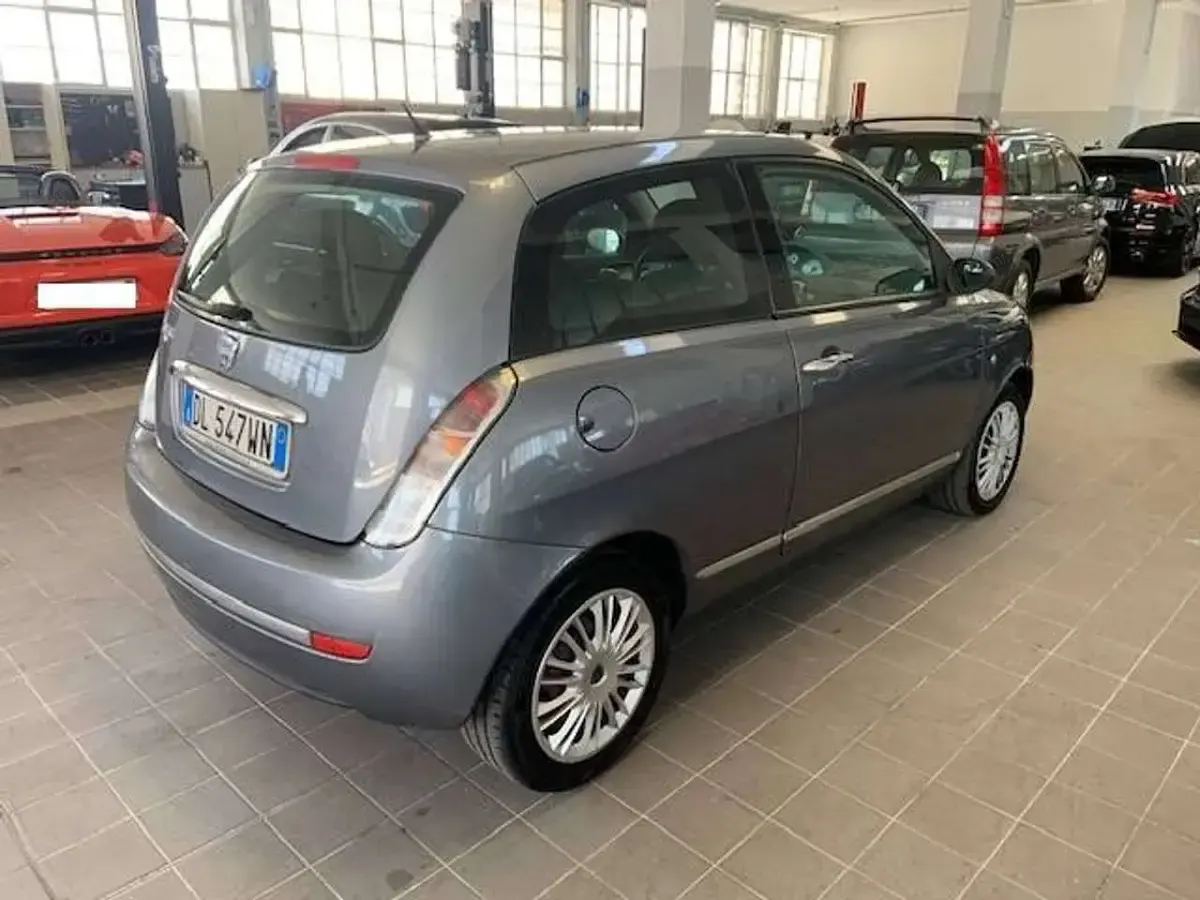 Usata Lancia Ypsilon 60 CV (44 kW) 2007 Grigio Utilitaria