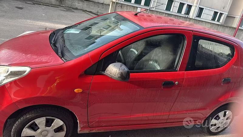 Usata Suzuki Alto 68 CV (50 kW) 2012 Rosso Utilitaria