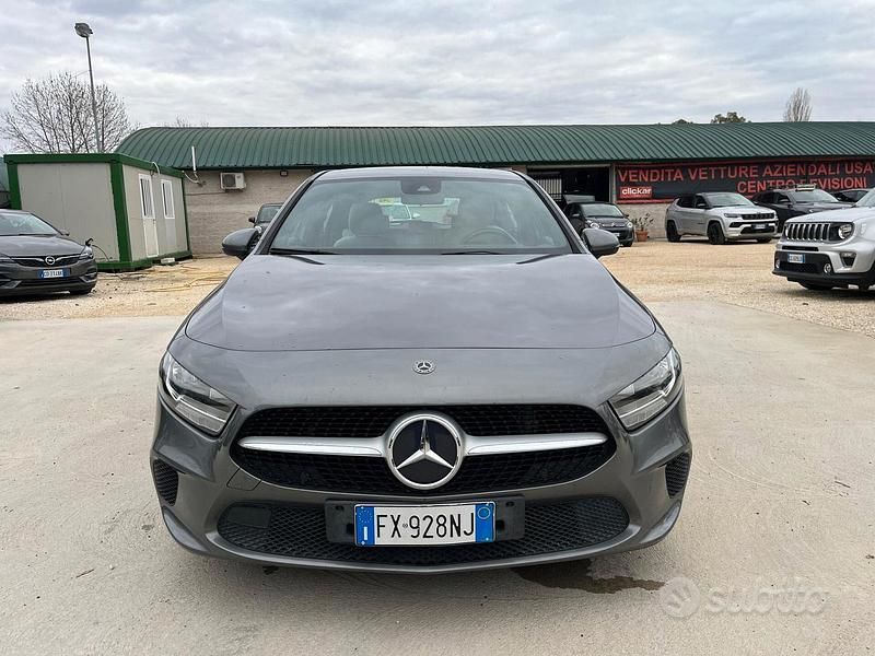 Usata Mercedes A180 Business 115 CV (84 kW) 2019 Grigio Berlina