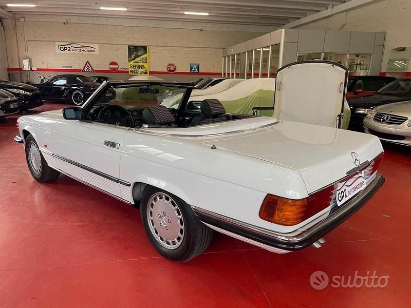 Usata Mercedes SL300 188 CV (138 kW) 1987 Bianco Cabrio
